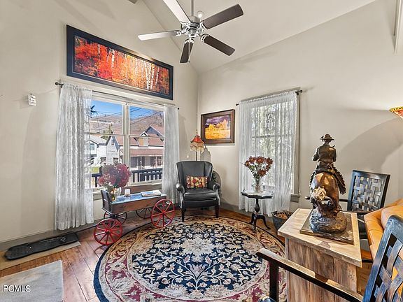 5th image of 1027 Woodside Ave