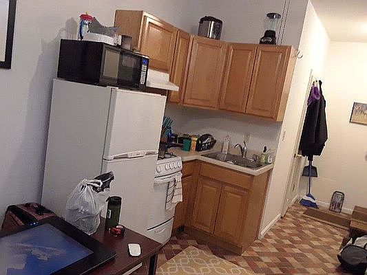 2nd image of 23-71 27th St #Wi
