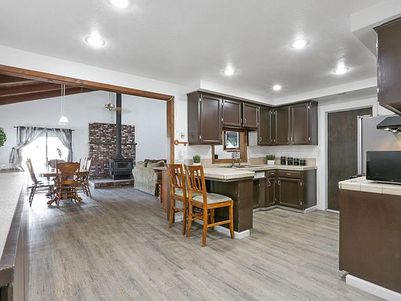4th image of 1034 W Robin Dr