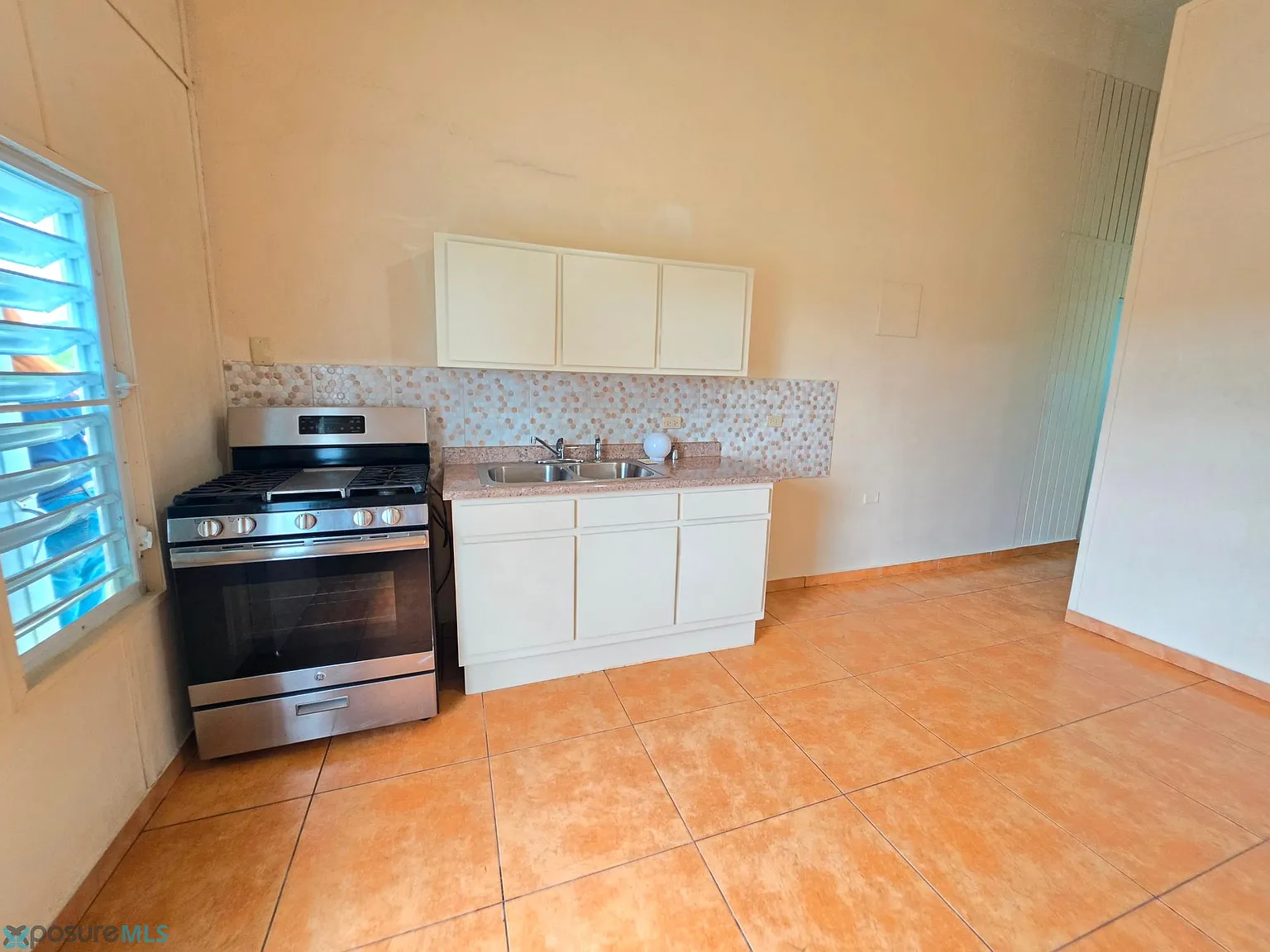 2 bed, 1.0 bath, 700 sqft, $850 — Photo 4