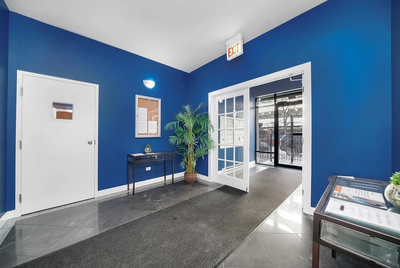 1 bed, 738 sqft, $1,930 — Photo 3