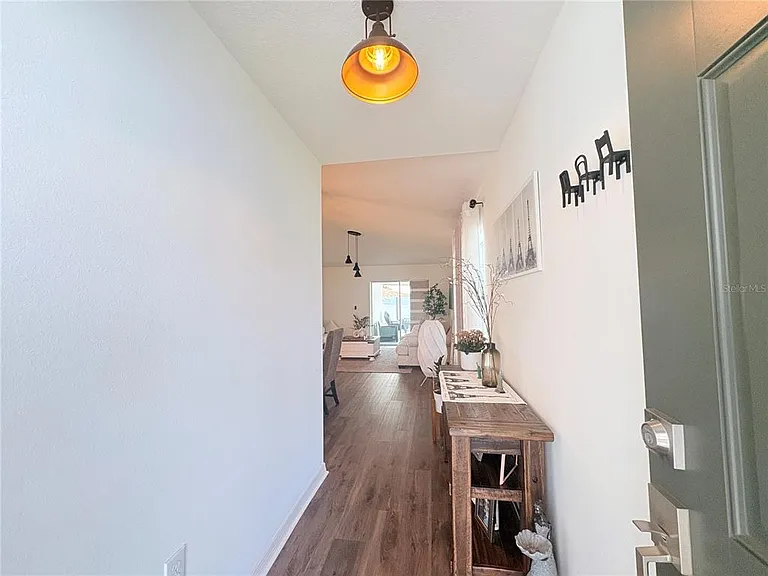 1084 Papaya Cir — Photo 8