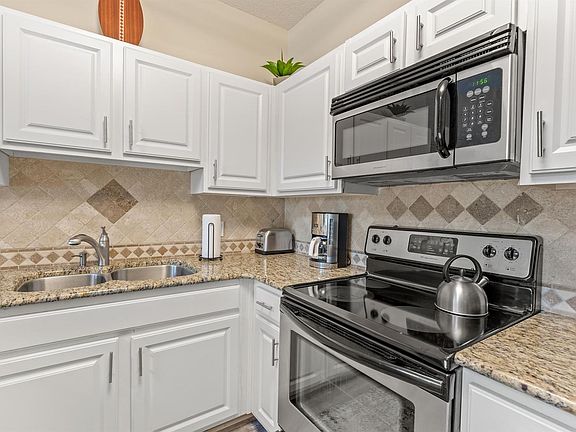 5th image of 71 Woodward St Unit 221