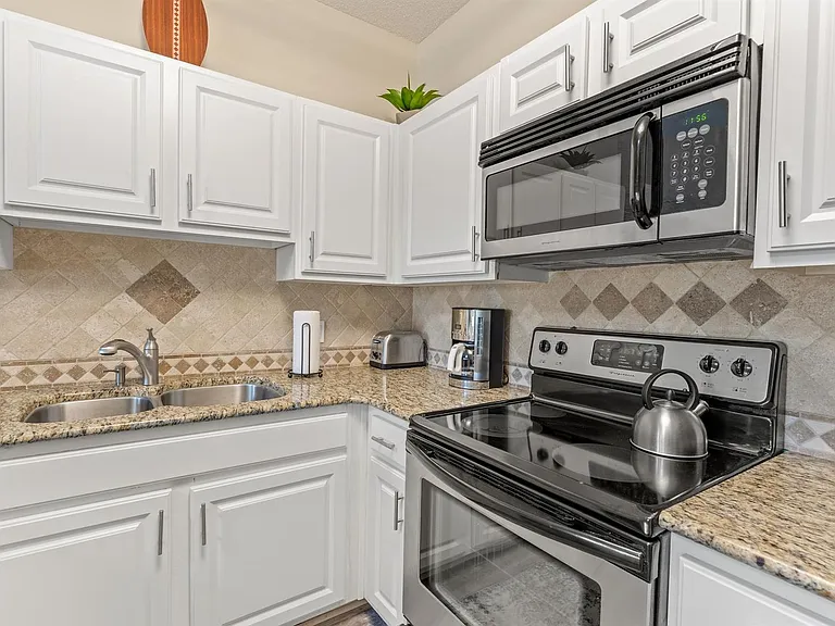 71 Woodward St #221 — Photo 5