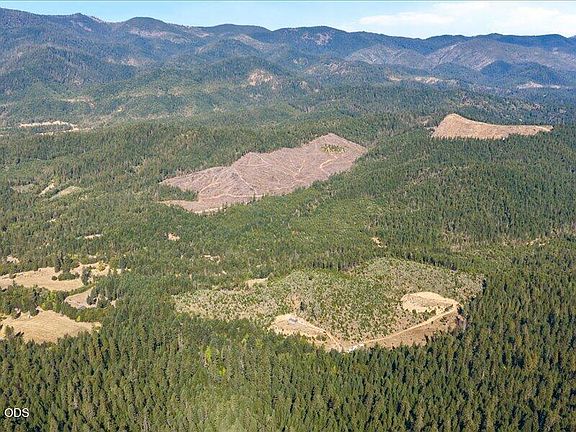 3rd image of 990 Indian Creek Rd
