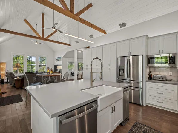303 W Alamo St, Brenham, TX 77833