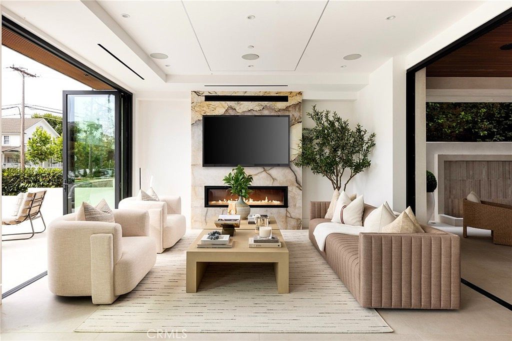 carousel photo #3 (MLS)