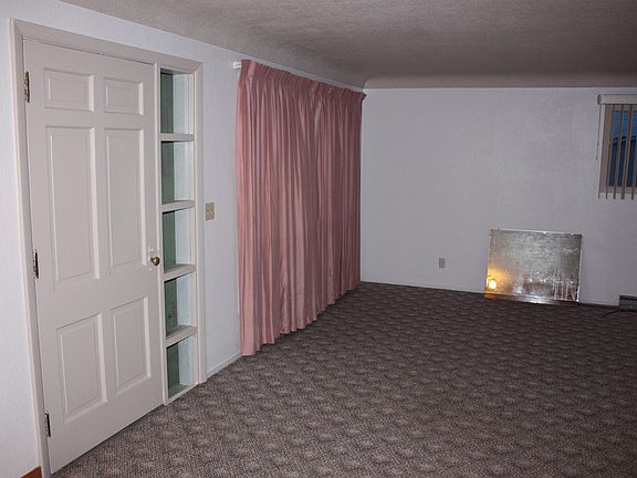 2nd image of 1099 Hickory Dr