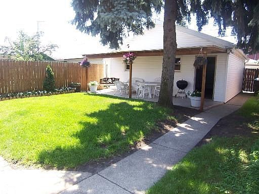4th image of 4823 W Saint Paul Ave