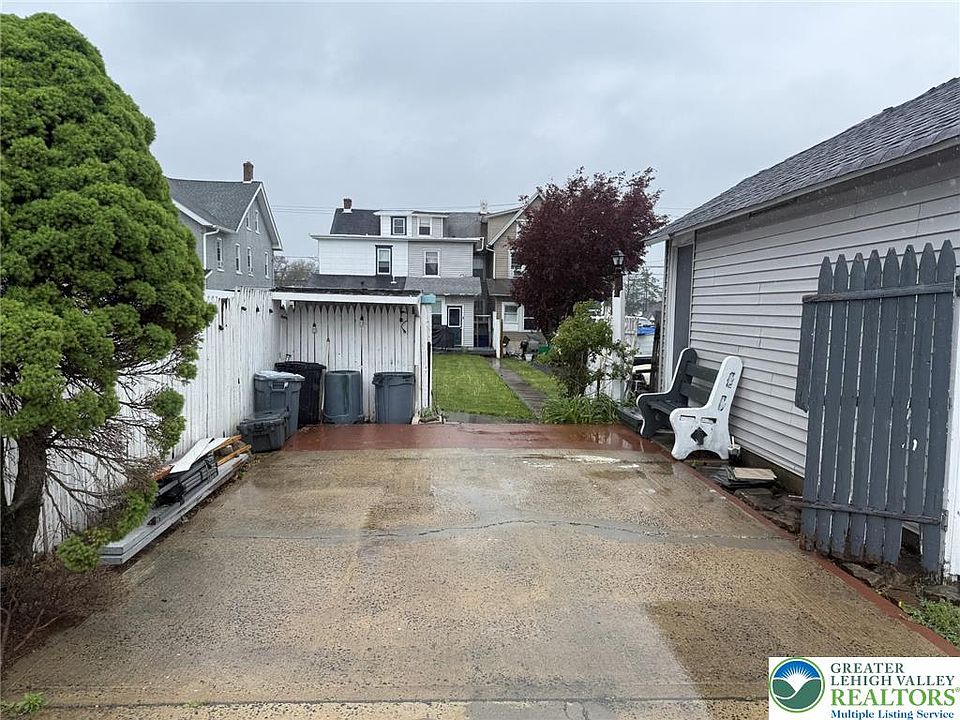 2nd image of 306 E Fairview St