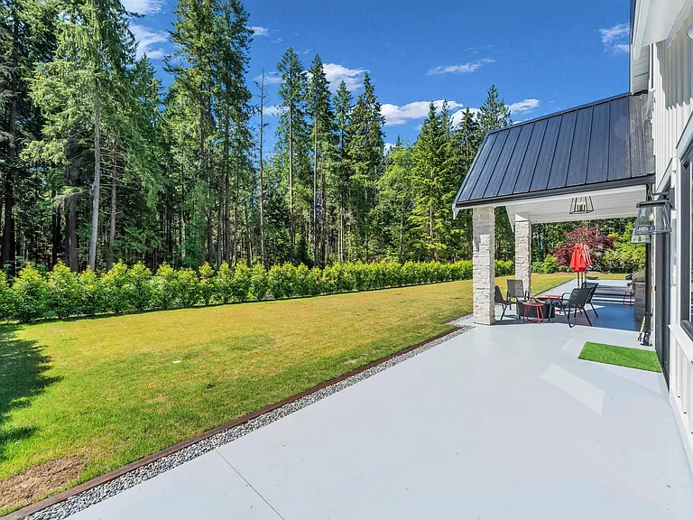 372 Moyne Dr — Photo 36