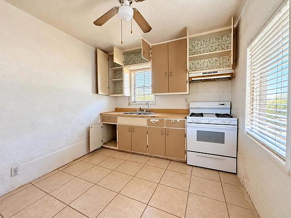 3rd image of 24951 Degan Ave