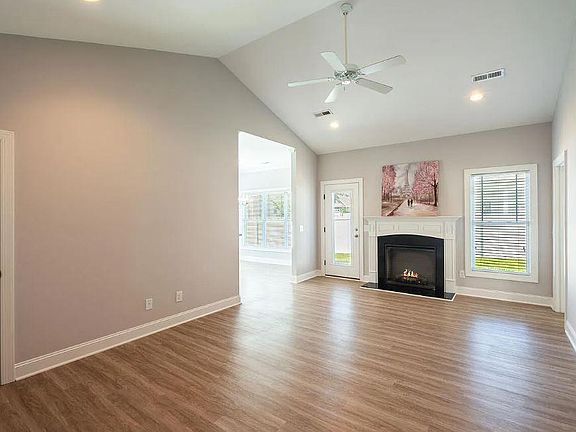 4th image of 4109 Hillard Ln