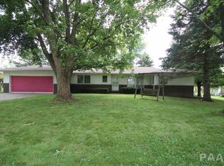 445 E Oak St, Washburn, IL
