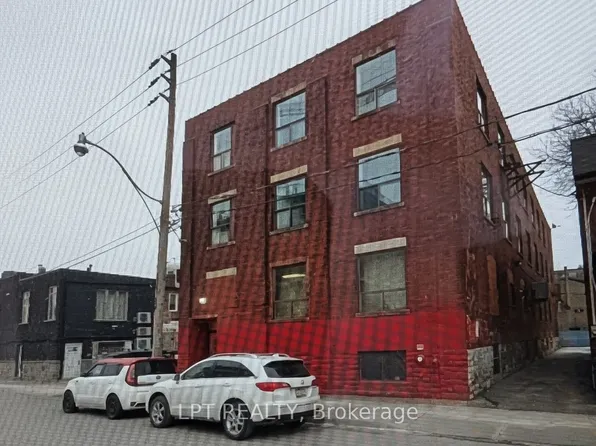 17 Paton Rd, Toronto, ON M6H 1R7