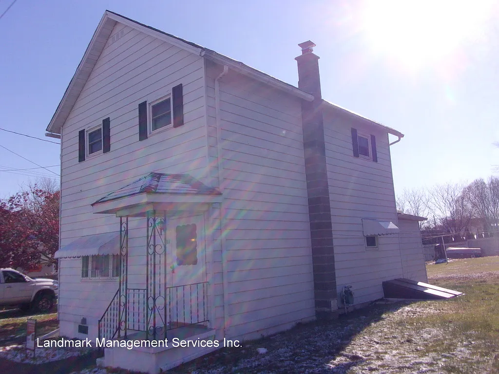307 Franklin St photo 1