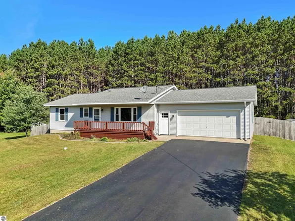 10405 E 40 1/2 Rd, Cadillac, MI 49601