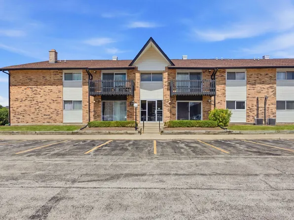 24B Kingery Quarter APT 106, Willowbrook, IL 60527