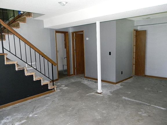 4th image of 4218 Hemlock Ln N