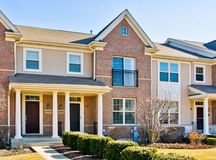 2490 Waterbury Ln, Buffalo Grove, IL 60089