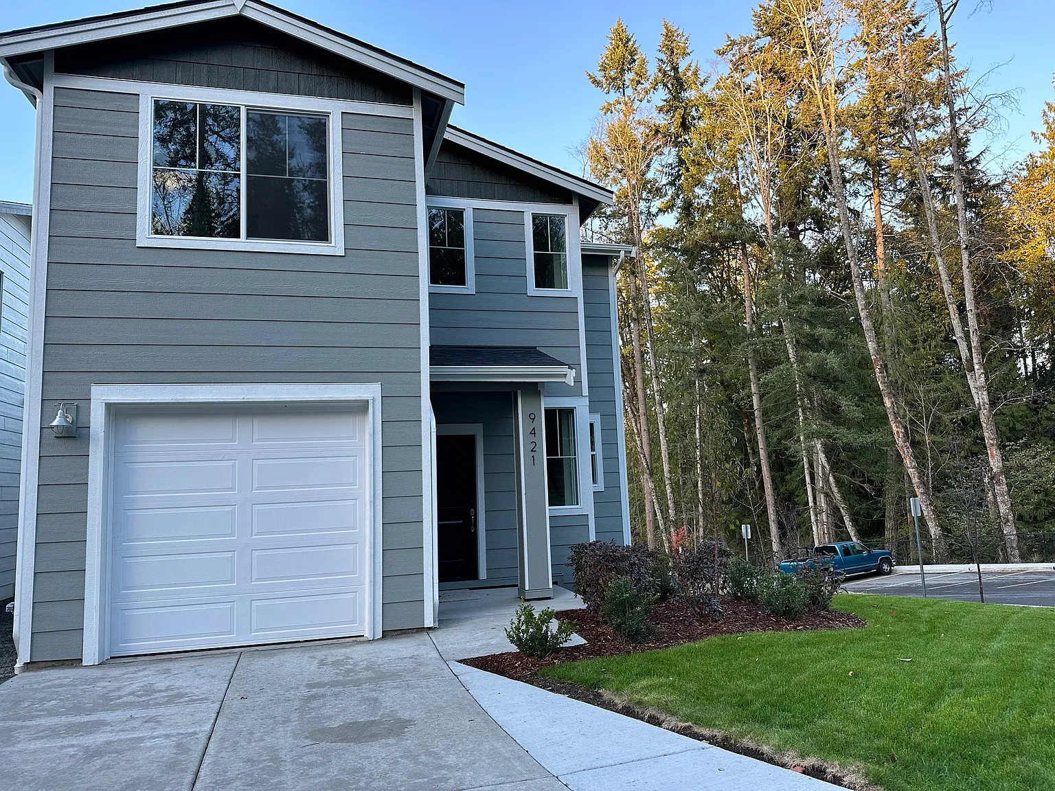 Bright & Spacious 3-Bedroom Home in a Prime Kitsap Location — Photo 2