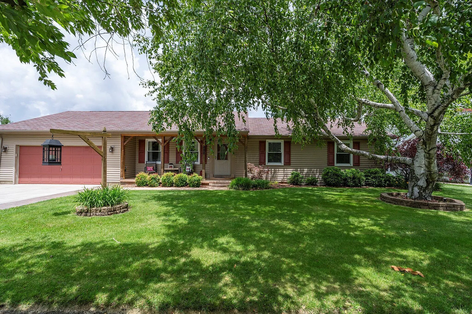 808 Damon Dr photo 1