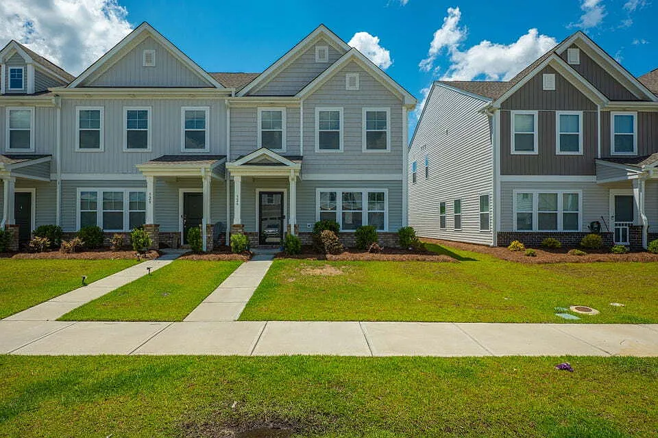 3 bed, 2.5 bath, 1860 sqft, $2,450 — Photo 2