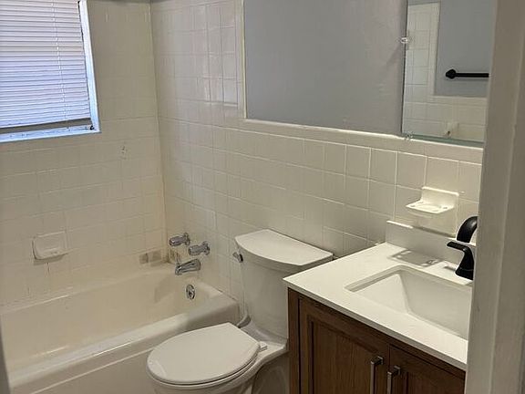 4th image of 1609 11th Ct N APT E
