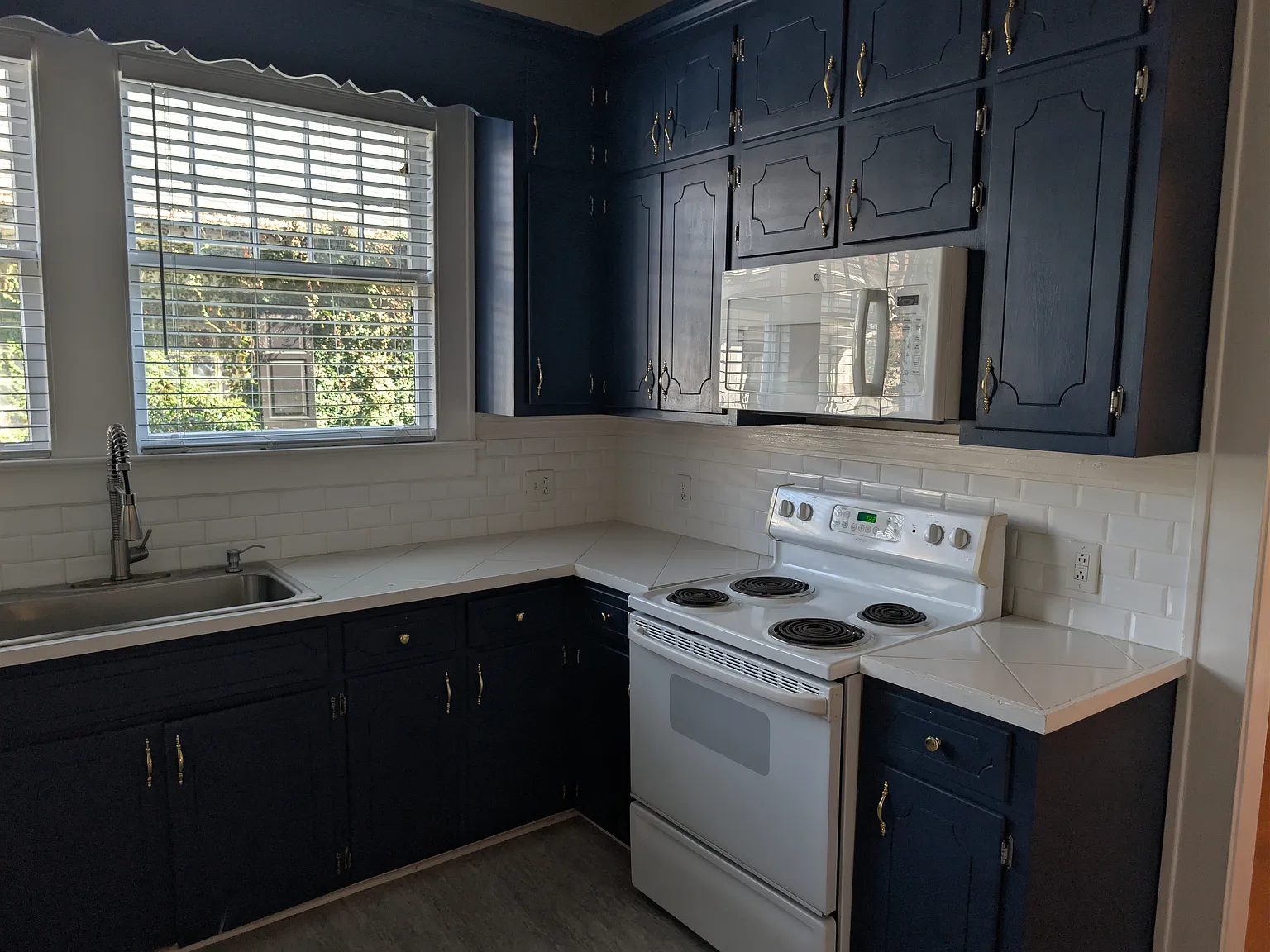 4 bed, 2.5 bath, 1850 sqft, $3,600 — Photo 3