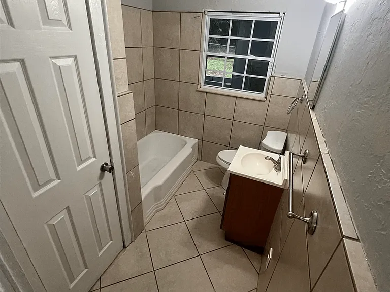 1240 Levy Ave #1 — Photo 5