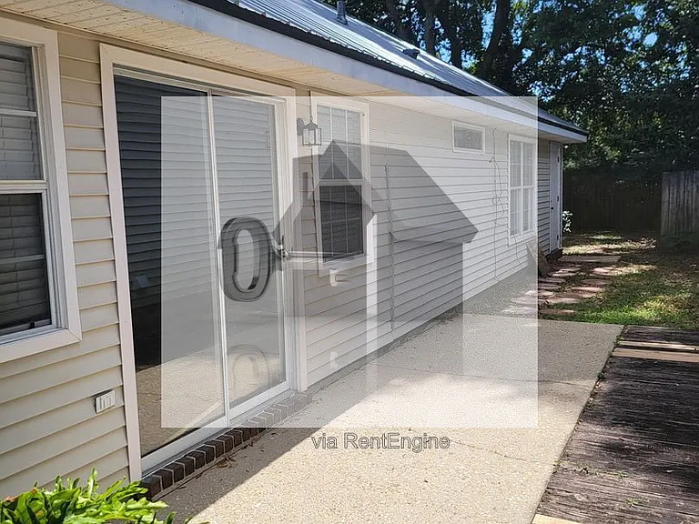 8146 Treetop Ln — Photo 11