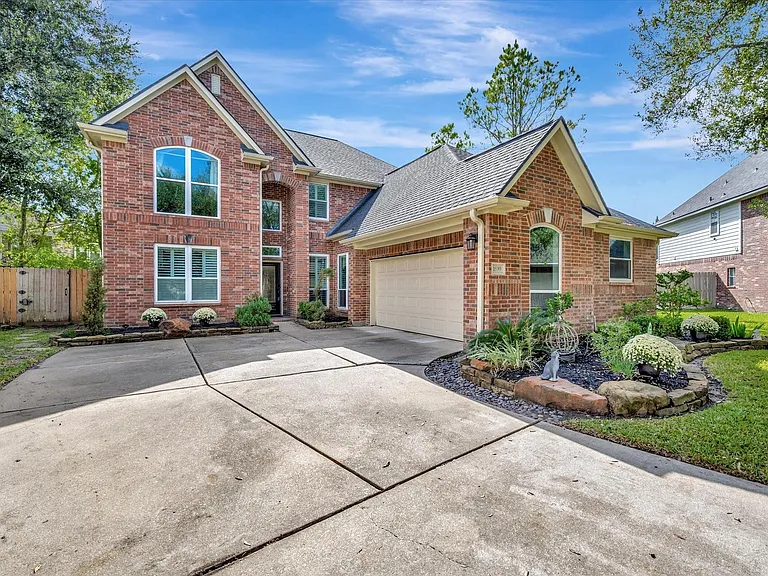 1639 Lakeside Enclave Dr — Photo 2