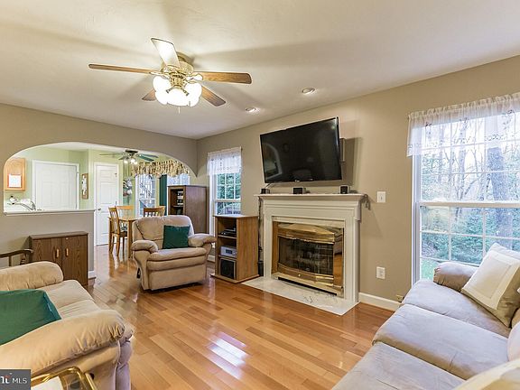 3rd image of 1801 Peace Ct E