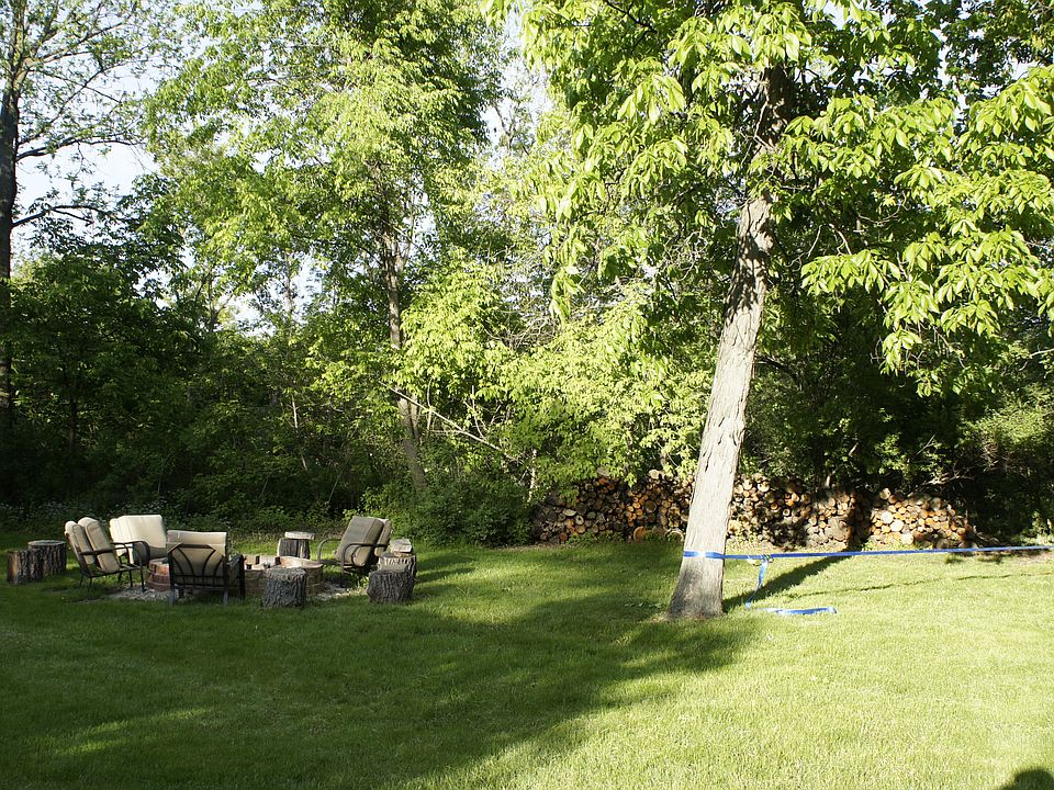 2nd image of 19 Hawthorn Dr