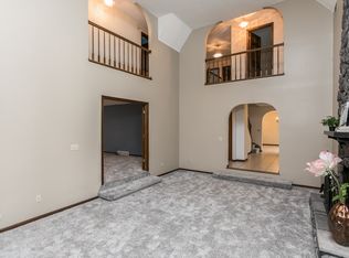 4019 Oak Valley Dr, Cedar Rapids, IA 52411