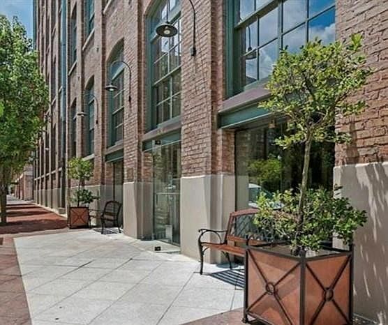 1st image of 1107 S Peters St APT 223