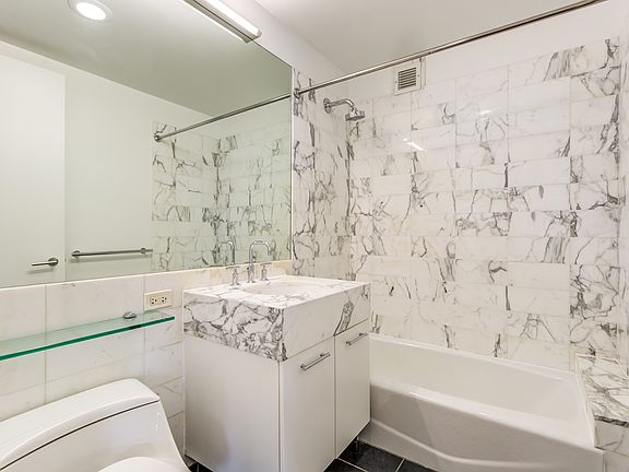 4th image of 9 W 31st St APT 14A
