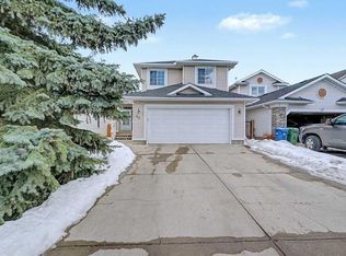 43 Douglas Glen Pl SE, Calgary, AB T2Z 2M9