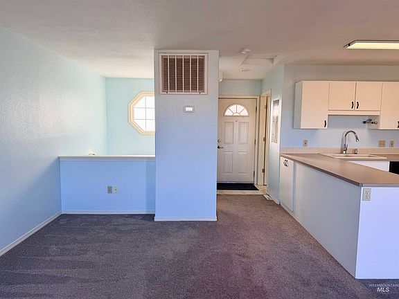 3rd image of 607 Park St