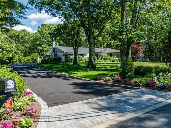 225 Laurel Lane, Laurel Hollow, NY 11791
