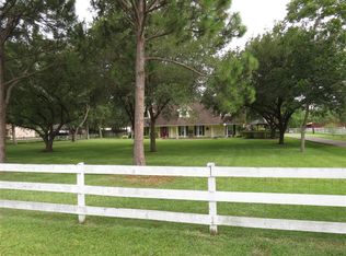 9641 N Humble Camp Rd, Dickinson, TX 77539