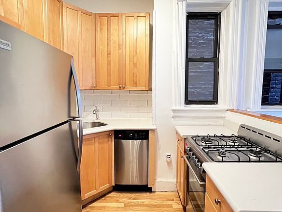 5th image of 539 Bergen St APT 3R