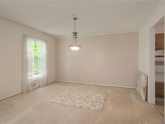 5th image of 15 W Bridlespur Dr