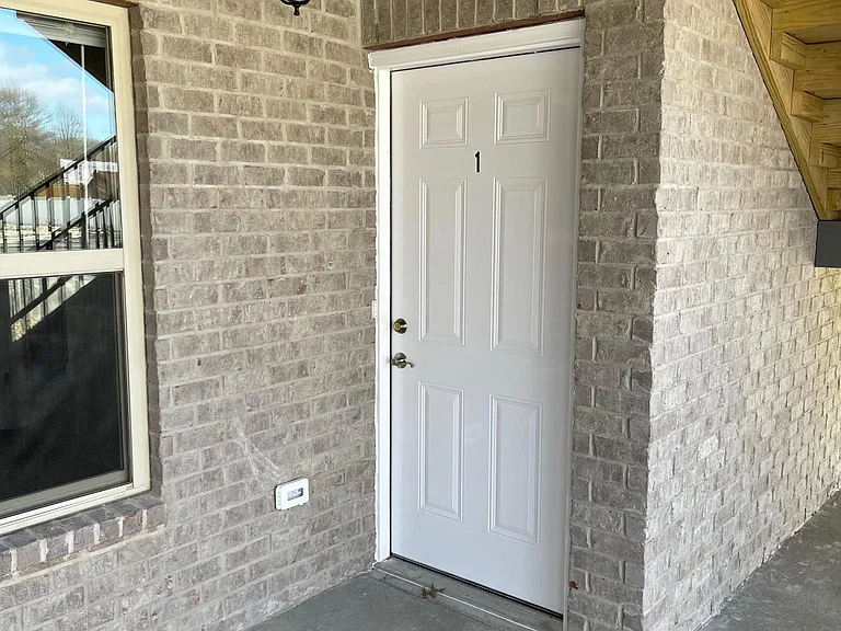 90 Court Yard Ln #7 — Photo 2