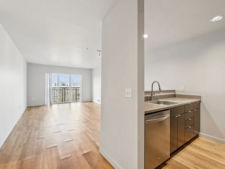 17-web-or-mls-1610 16th Ave unit 31 Seattle-S3112-007