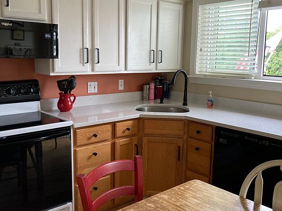 2nd image of 275 N End Blvd APT B12
