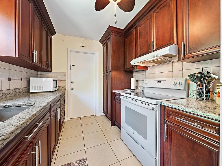 4057 Chukker Dr — Photo 11