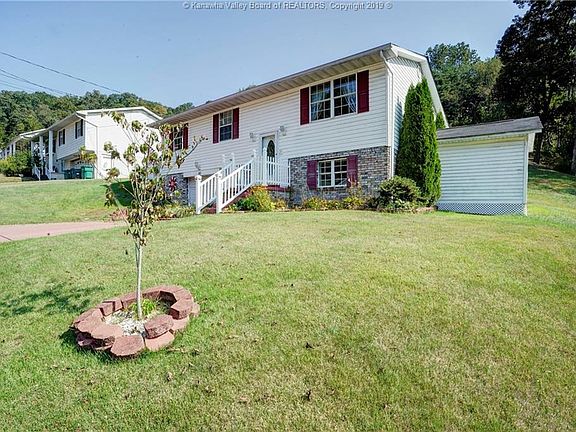 2nd image of 40 Oakmont Dr