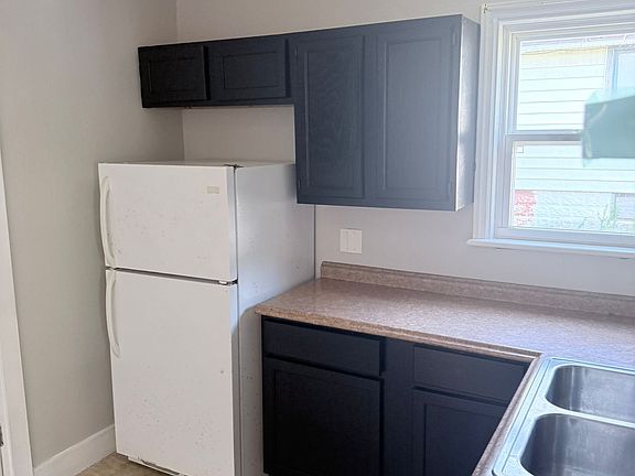 3rd image of 8534 Jane Ave