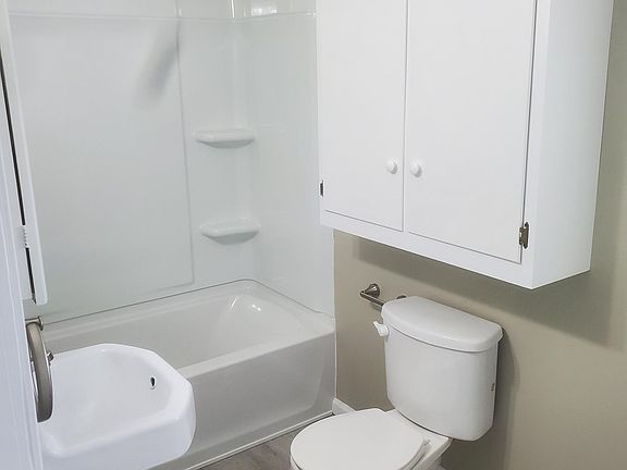 4th image of 209 1/2 Jeanette St #209-1/2